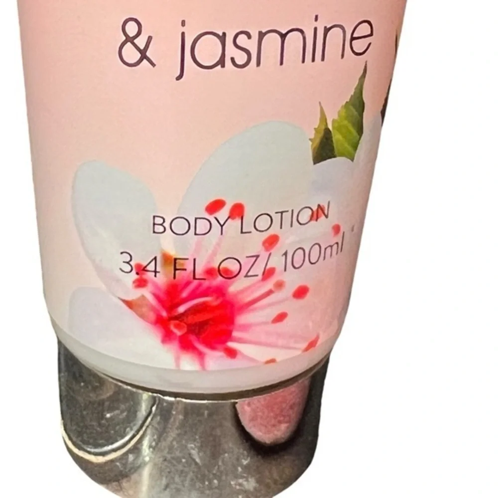NEW Body & Earth CHERRY BLOSSOM &‎ JASMINE Body Lotion + Shampoo Bar GIFT